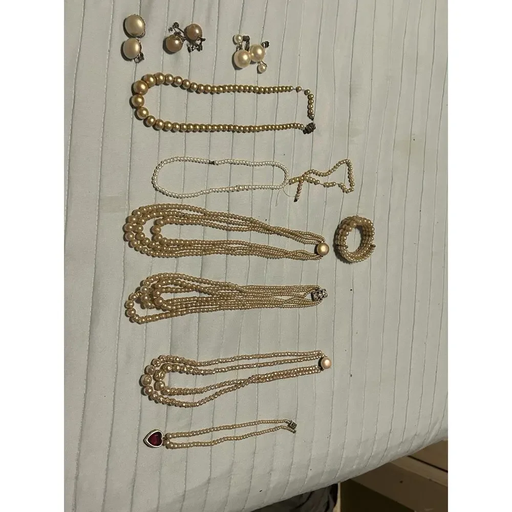 Vintage Faux Pearl Jewelry Lot Pieces Earrings Necklaces Bracelets Earrings - Picture 3 of 12